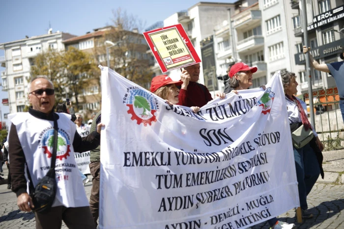 EMEKLİLER SAHAYA İNDİ: AYDIN&rsquo;DA B&Uuml;Y&Uuml;K Y&Uuml;R&Uuml;Y&Uuml;Ş