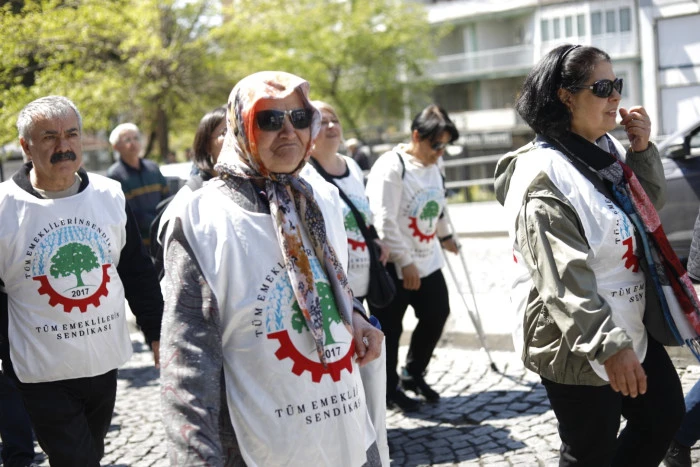 EMEKLİLER SAHAYA İNDİ: AYDIN&rsquo;DA B&Uuml;Y&Uuml;K Y&Uuml;R&Uuml;Y&Uuml;Ş