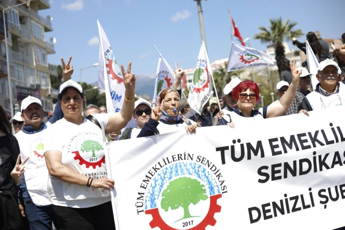 EMEKLİLER SAHAYA İNDİ: AYDIN&rsquo;DA B&Uuml;Y&Uuml;K Y&Uuml;R&Uuml;Y&Uuml;Ş