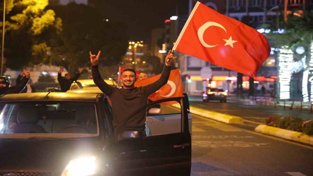 T&uuml;rkiye&rsquo;nin D&uuml;nya Kupası&rsquo;na katılması, Aydın&rsquo;da konvoyla kutlandı
