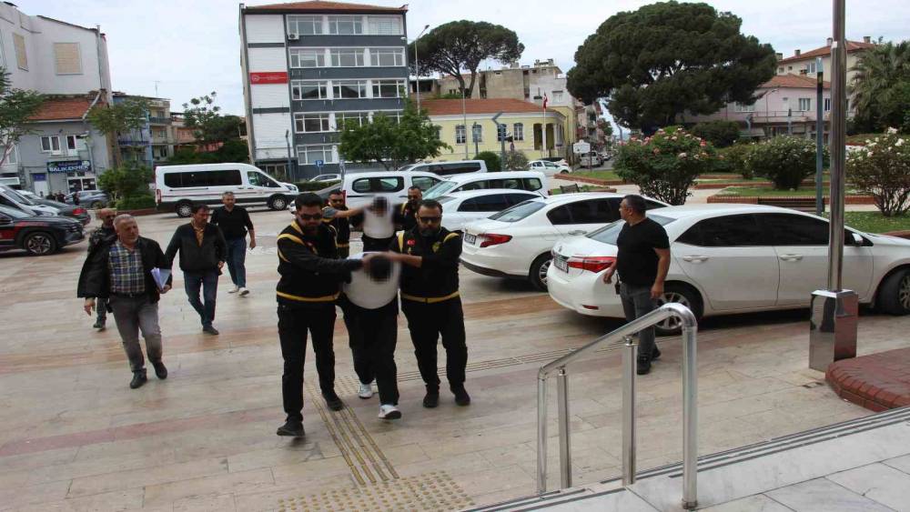 Cinayet ş&uuml;phelisi abi-kardeş tutuklandı
