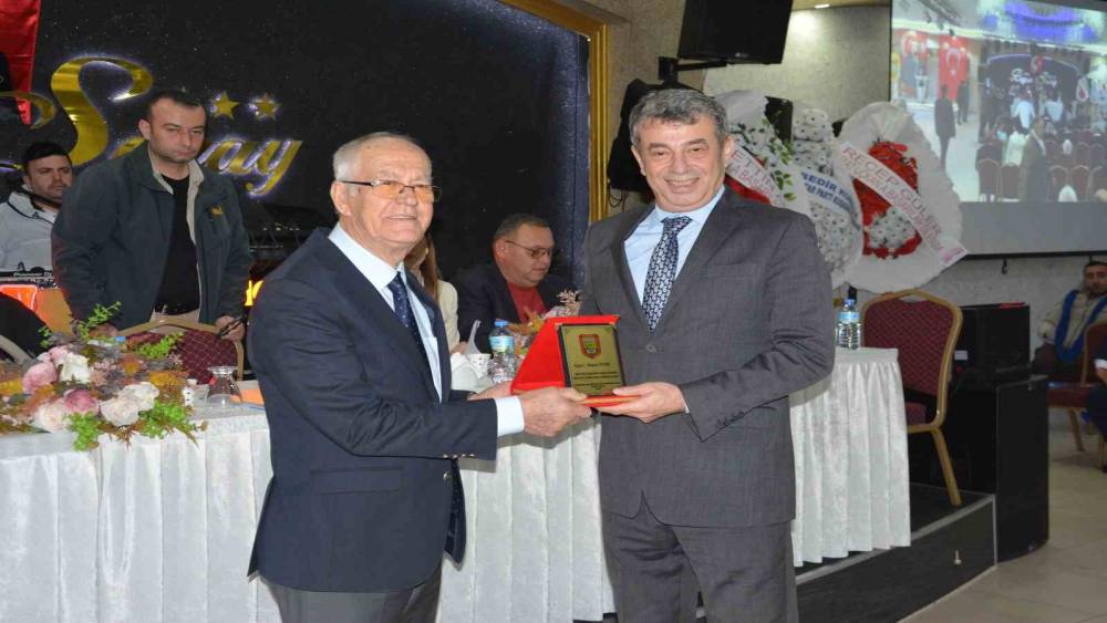 Başkan K&uuml;nkc&uuml;: "H&uuml;sn&uuml; başkanımıza sıkılan kurşun, birlik ve beraberliğimize sıkılmıştır"
