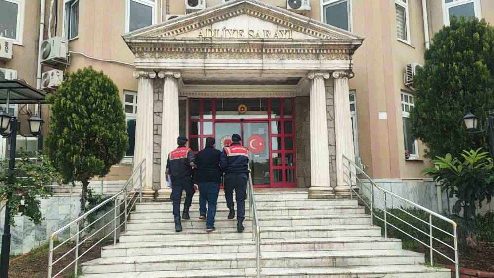 Didim&rsquo;de yakalanan g&ouml;&ccedil;men ka&ccedil;ak&ccedil;ısı tutuklandı
