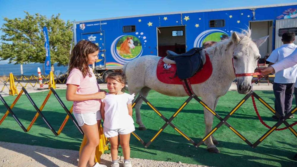 Didim Belediyesi &ccedil;ocuklar pony club etkinliği ile buluşturdu
