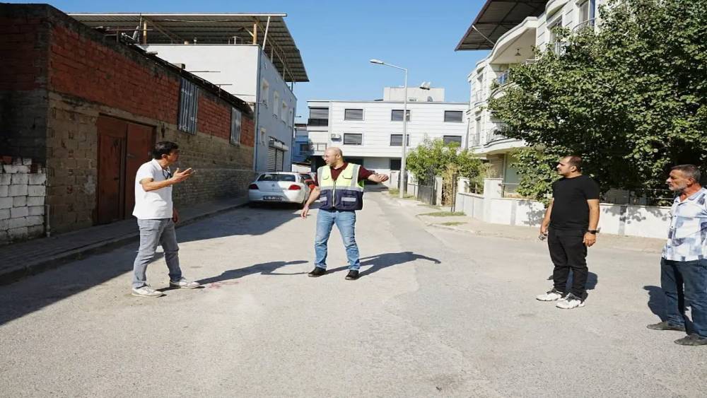 Başkan Zencirci, Germencik&rsquo;te yol &ccedil;alışmalarını inceledi
