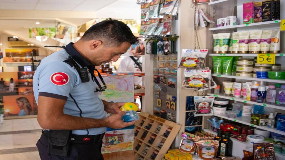 Kuşadası&rsquo;nda ticari işletmelere sıkı denetim

