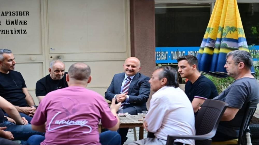 Aydın Valisi Varol, Gen&ccedil;lik Caddesi&rsquo;nde esnafla buluştu

