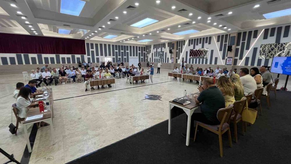 Kuşadası Meclisi&rsquo;nde komisyonlar yenilendi, yeni projelere onay &ccedil;ıktı
