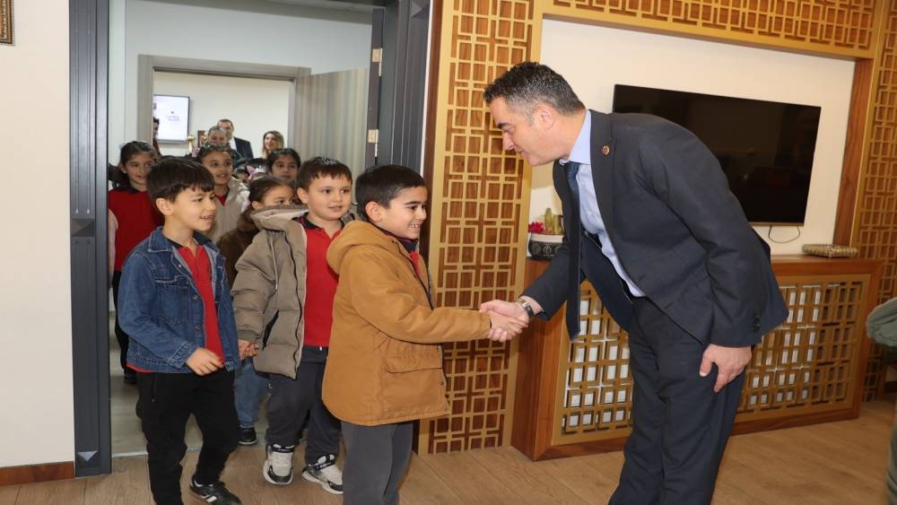 Başkan Arıcı, ilkokul &ouml;ğrencilerini ağırladı
