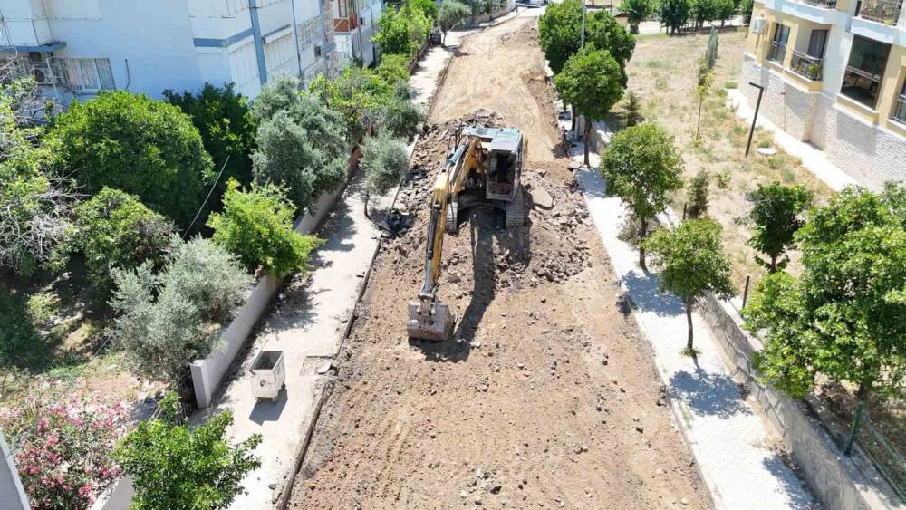 Nazilli&rsquo;de yol, altyapı ve park &ccedil;alışmaları s&uuml;r&uuml;yor
