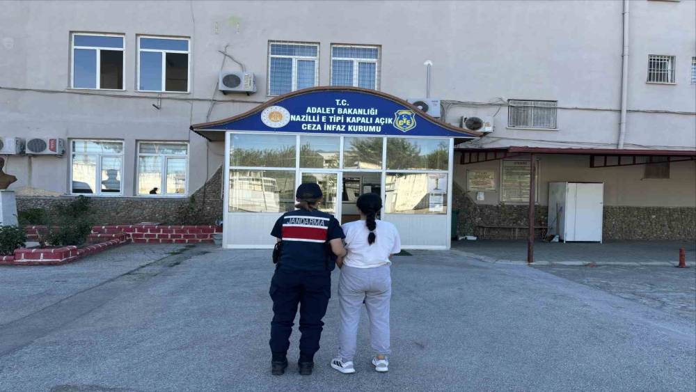 26 yaşında hapis cezasıyla aranan gen&ccedil; kız Nazilli&rsquo;de yakalandı
