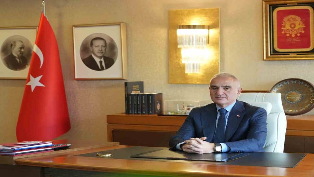 Bakan Ersoy: "Tralleis&rsquo;te 2 bin yıllık antik havuzu g&uuml;n y&uuml;z&uuml;ne &ccedil;ıkardık"
