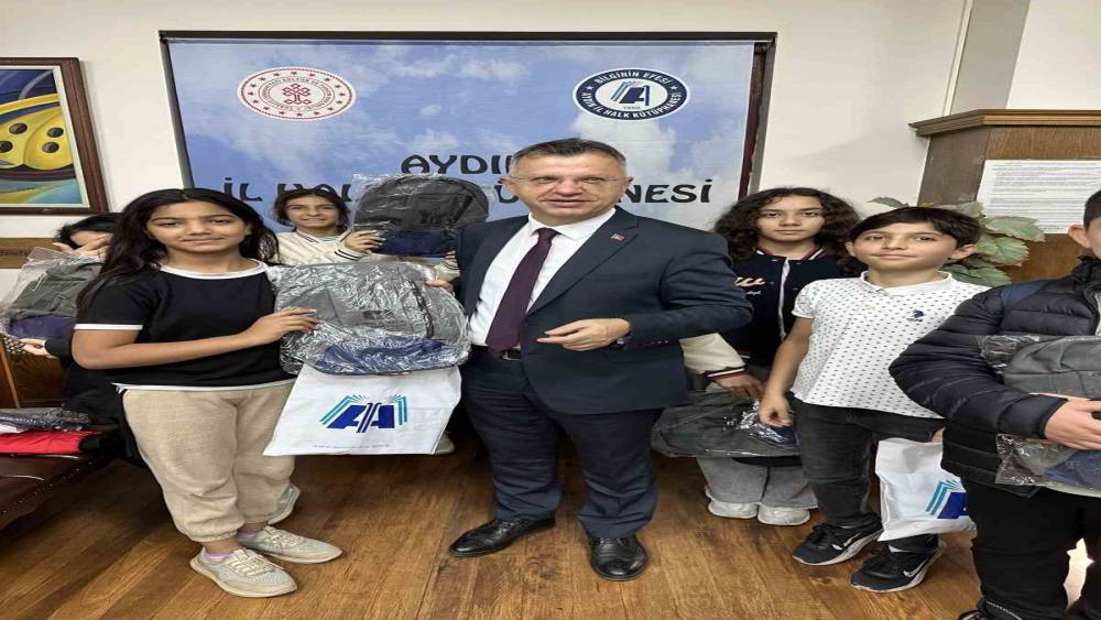 Aydın İl Halk K&uuml;t&uuml;phanesi&rsquo;nden &ouml;ğrencilere &ccedil;anta hediyesi
