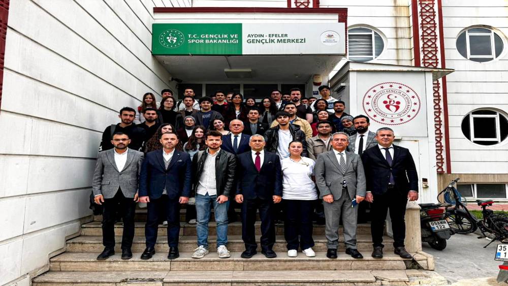 Rekt&ouml;r Kent &ouml;ğrencilerin sorularını yanıtladı
