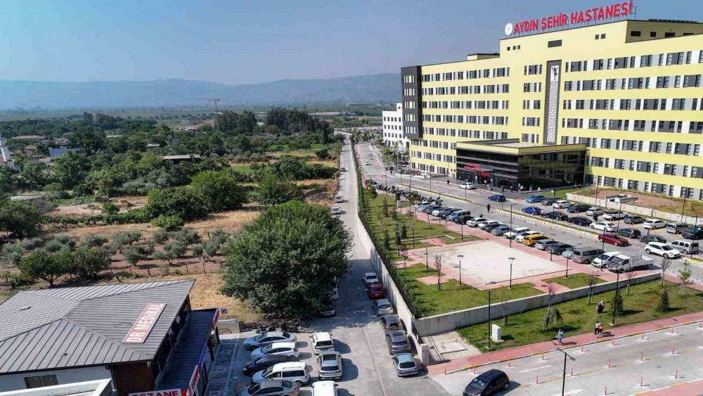 Efeler&rsquo;de 25 bin metrekarelik yol yenileme tamamlandı
