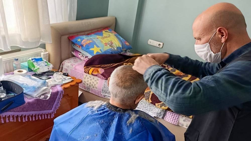 Efeler evde bakım hizmetleri y&uuml;reklere dokunuyor

