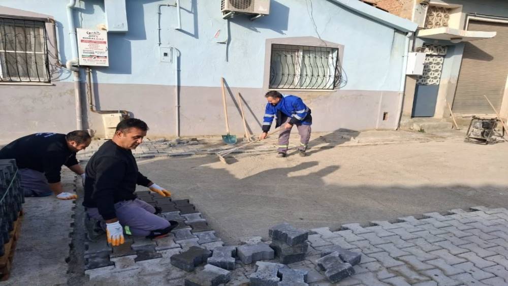 Germencik&rsquo;te yol &ccedil;alışmaları s&uuml;r&uuml;yor
