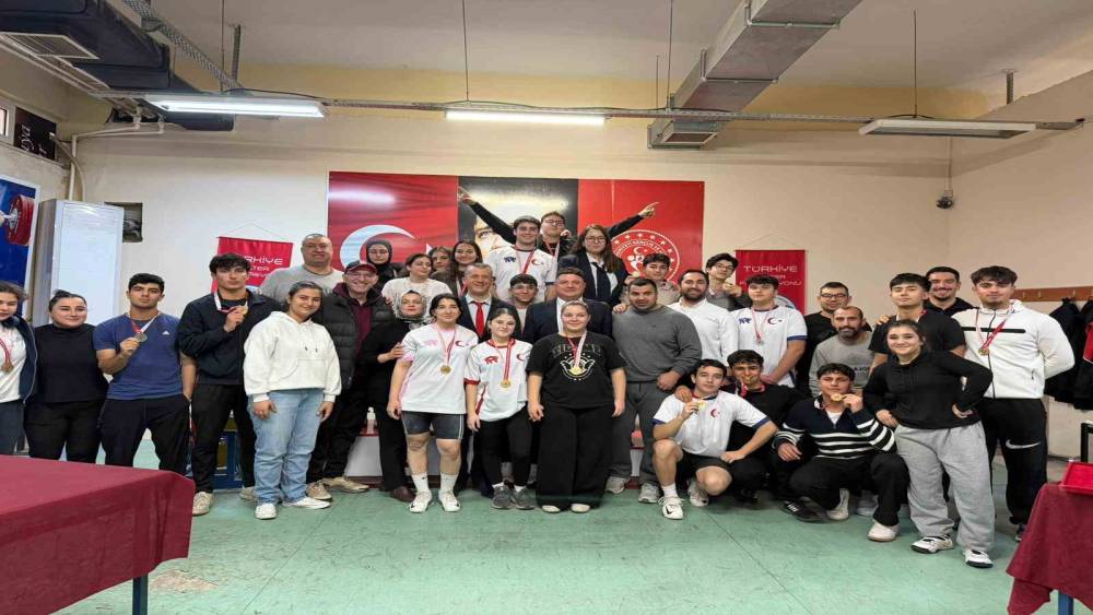 Okul sporları gen&ccedil;ler halter m&uuml;sabakaları tamamlandı
