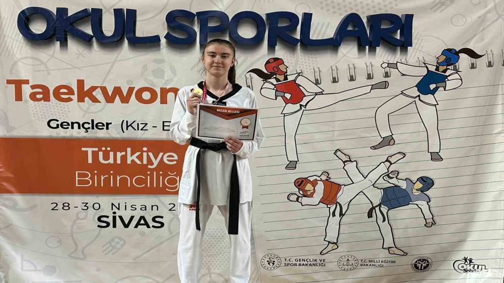 Aydın Lisesi &ouml;ğrencisi &Ouml;zfidan&rsquo;dan &ccedil;ifte şampiyonluk
