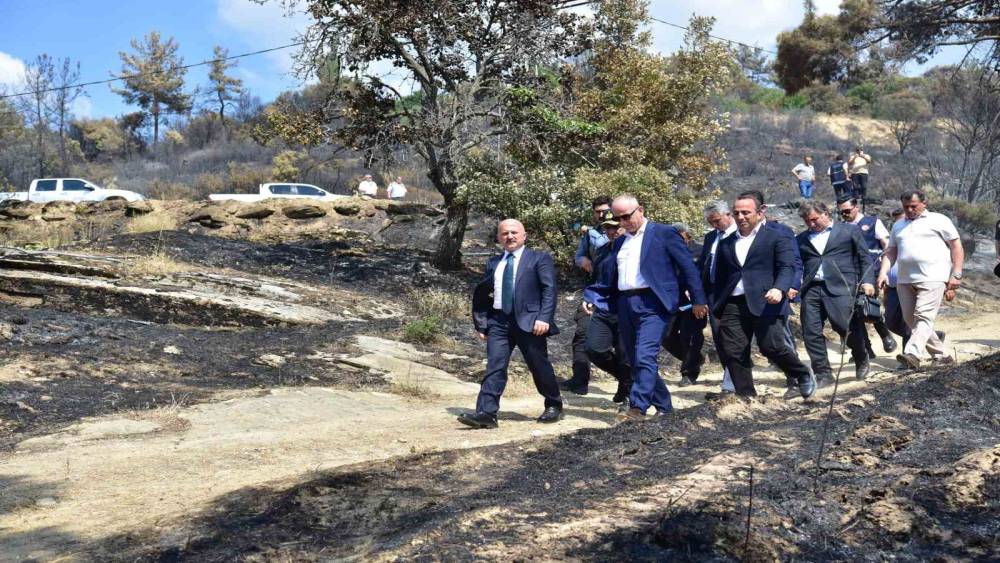 Bakan Yardımcısı Bulut ve Vali Varol yangın b&ouml;lgesinde incelemelerde bulundu
