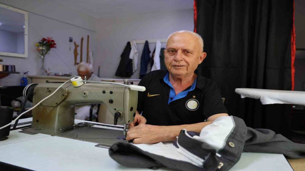 Emekliliğe alışmayınca 70 yaşından sonra d&uuml;kkan a&ccedil;ıp eski mesleğine geri d&ouml;nd&uuml;
