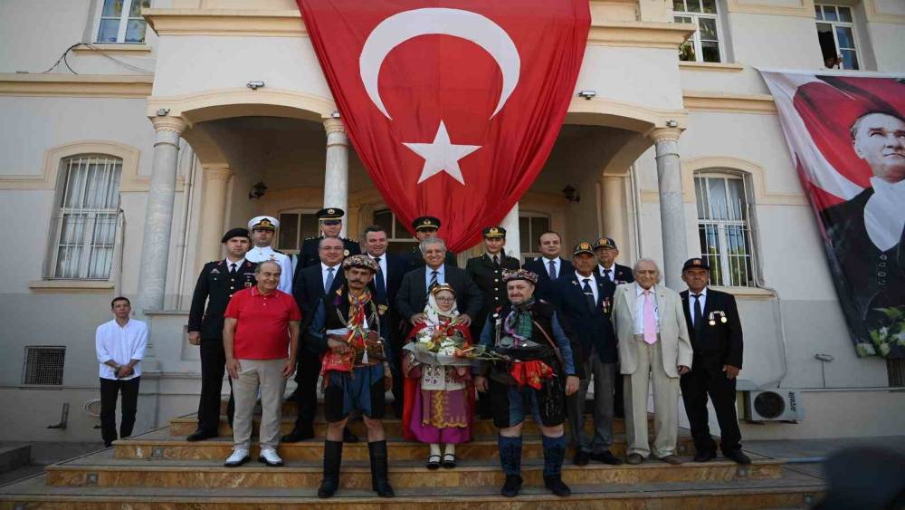 Kuşadası&rsquo;nın kurtuluşunun 104&rsquo;&uuml;nc&uuml; yıl d&ouml;n&uuml;m&uuml; t&ouml;renle kutlandı
