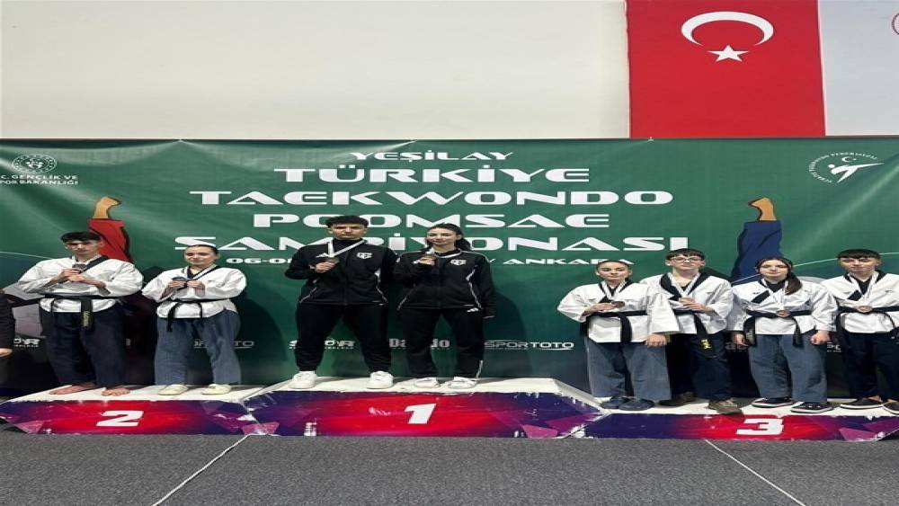 Aydınlı sporlar Taekwondo Poomsae Şampiyonası&rsquo;nda T&uuml;rkiye şampiyonu oldu
