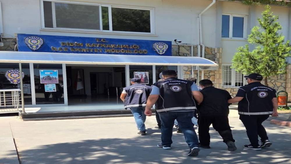 Didim&rsquo;de g&ouml;&ccedil;men ka&ccedil;ak&ccedil;ılığı operasyonu
