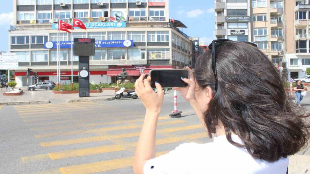 Aydın&rsquo;da sıcaklar aniden  y&uuml;kseldi, termometre 42 dereceyi g&ouml;sterdi
