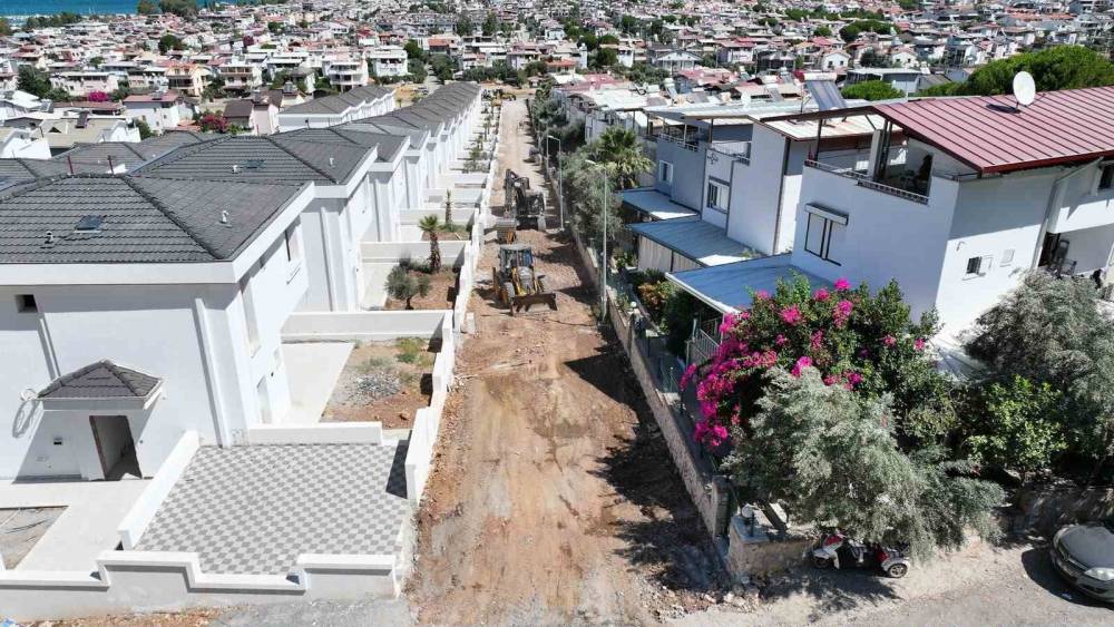 Didim Belediyesi Akb&uuml;k&rsquo;te yol yapım &ccedil;alışmalarını genişletiyor
