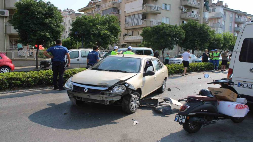 Direksiyon hakimiyetini kaybetti, karşı şeritteki otomobile &ccedil;arptı
