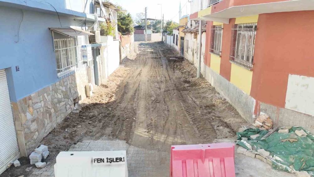 S&uuml;mer Mahallesi&rsquo;nde yol &ccedil;alışmaları s&uuml;r&uuml;yor
