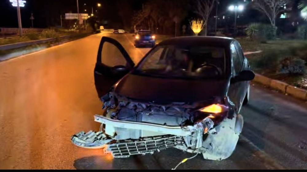 Direksiyon hakimiyetini kaybeden s&uuml;r&uuml;c&uuml; yaralandı
