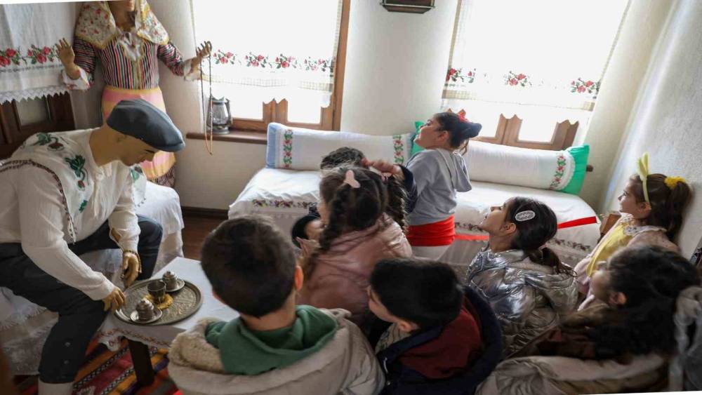 G&uuml;nd&uuml;z Bakımevi &ouml;ğrencileri Aydın&rsquo;ın tarih yolculuğuna &ccedil;ıktı
