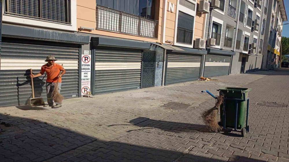 Germencik&rsquo;te temizlik &ccedil;alışmaları aralıksız s&uuml;r&uuml;yor
