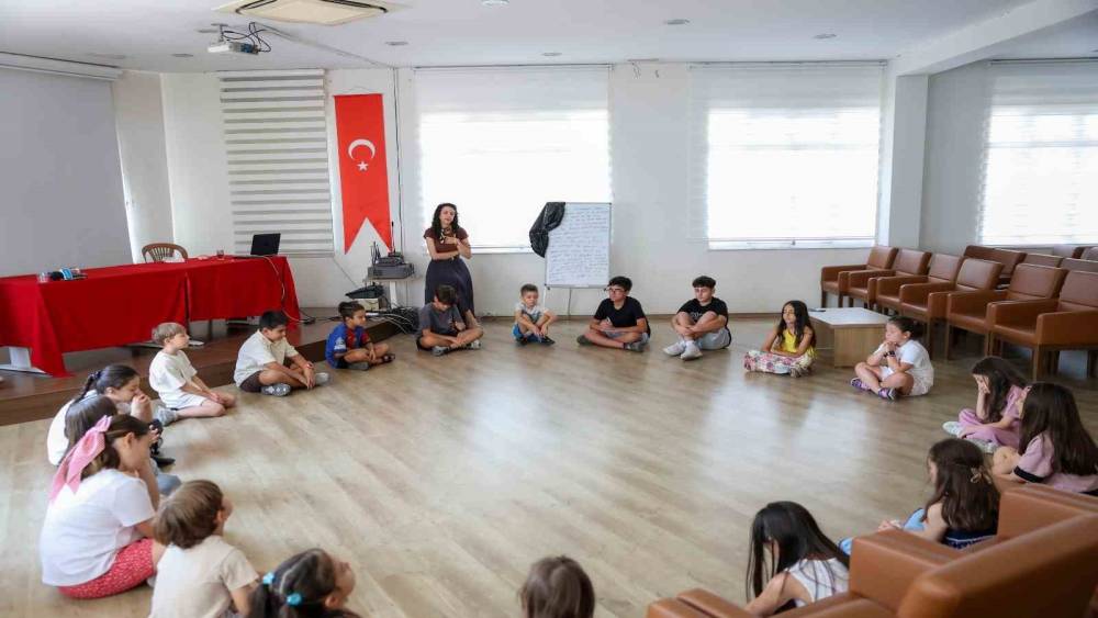 Efeler Belediyesi gen&ccedil;lerin ve &ccedil;ocukların yanında
