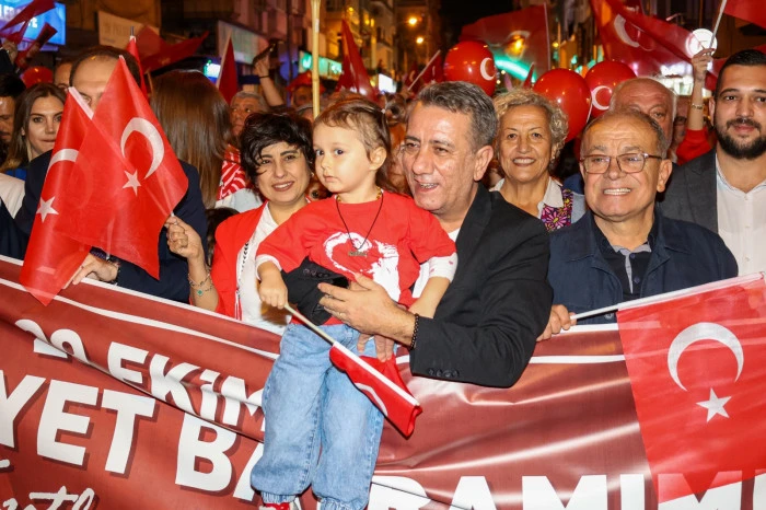 EFELER’DE BİNLERCE VATANDAŞ CUMHURİYET YÜRÜYÜŞÜ’NDE BULUŞTU