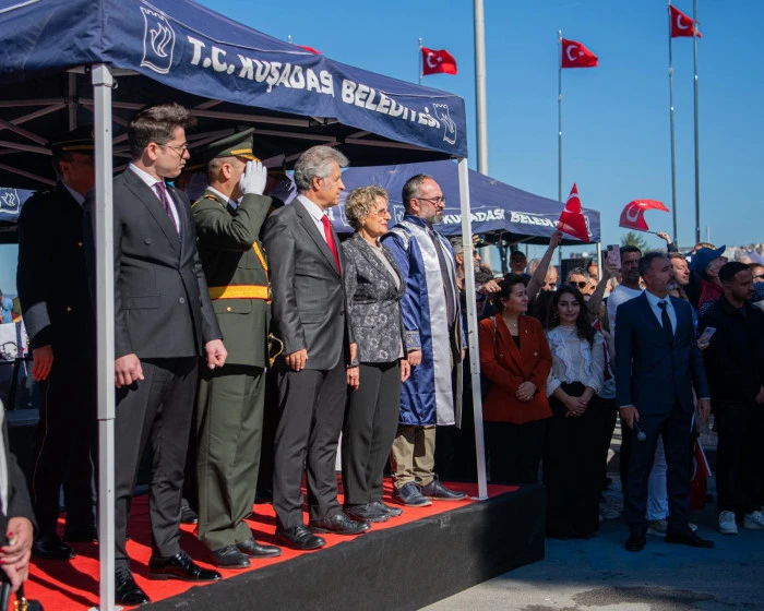 KUŞADASI'NDA CUMHURİYET'İN 102'NCİ YILI BÜYÜK COŞKUYLA KUTLANDI