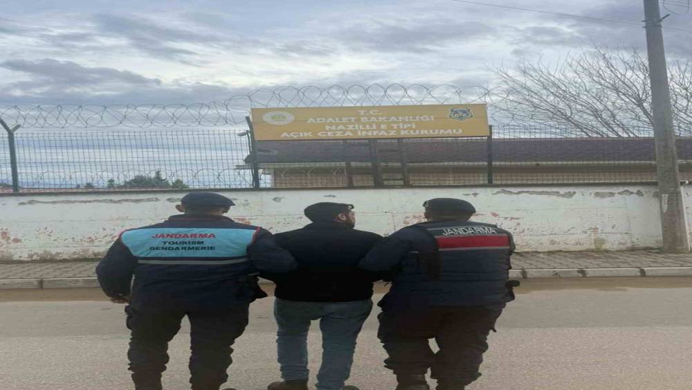 Aydın&rsquo;da aranan 2 h&uuml;k&uuml;ml&uuml; yakalandı
