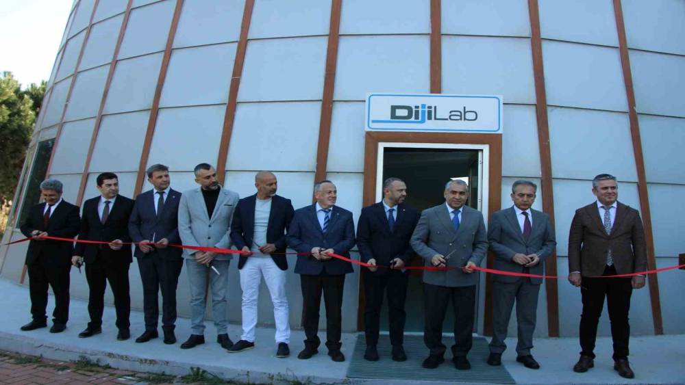 AD&Uuml;&rsquo;de dijital eğitim laboratuvarı a&ccedil;ıldı
