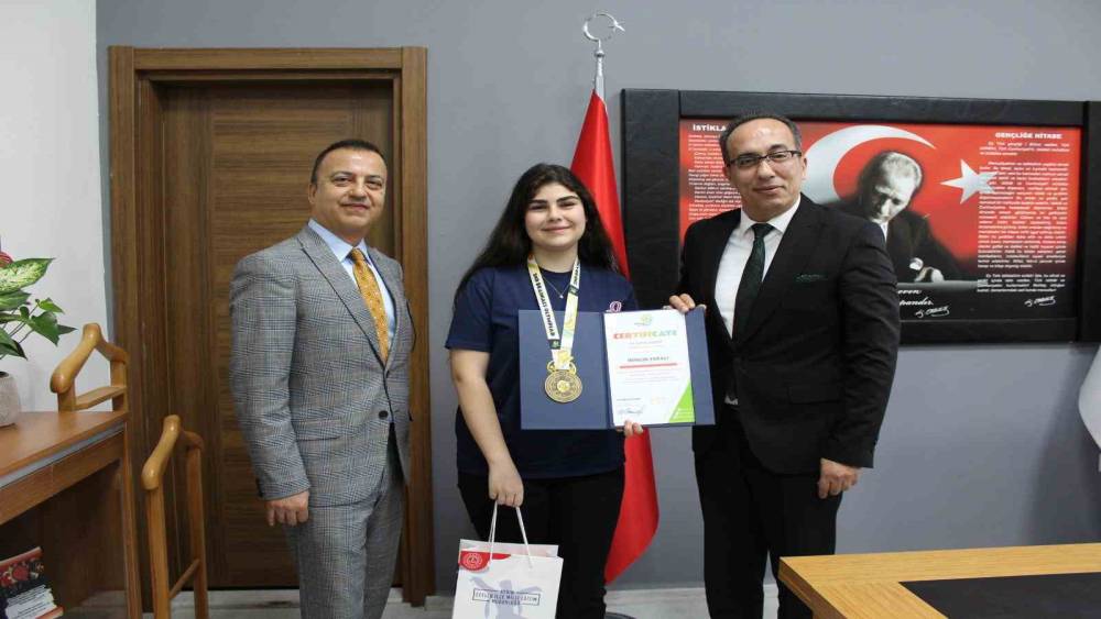 Aydınlı &ouml;ğrenci uluslararası matematik olimpiyatında altın kazandı
