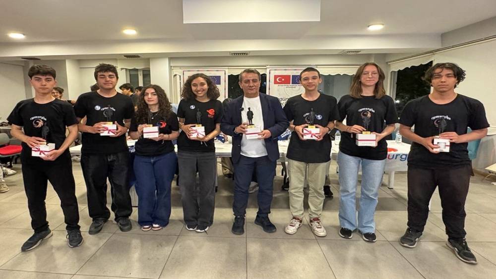 Efeler&rsquo;de gen&ccedil; yazılımcılar tasarladı, Başkan Yetişkin tebrik etti
