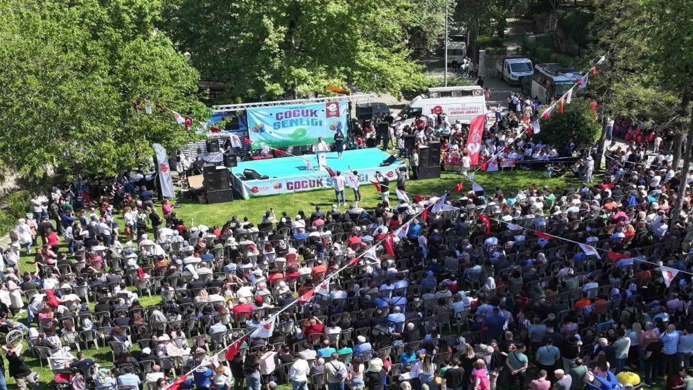 Başkan Yetişkin&rsquo;den &ccedil;ocuklara armağan
