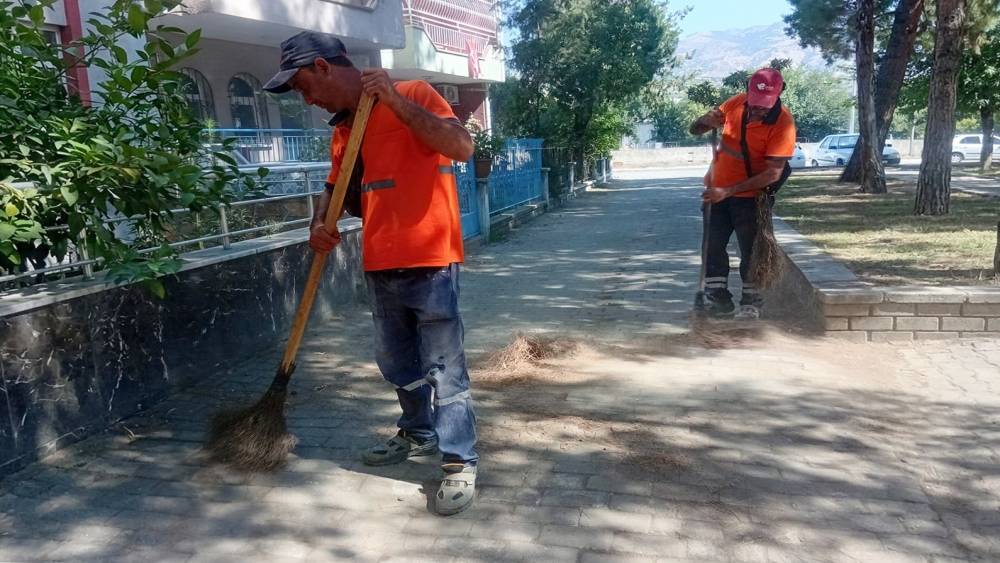 Efeler&rsquo;de kapsamlı temizlik mesaisi

