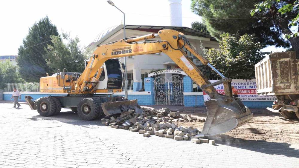 İstiklal Mahallesi&rsquo;nde yol yenileme &ccedil;alışmaları başladı
