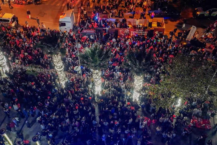 EFELER’DE BİNLERCE VATANDAŞ CUMHURİYET YÜRÜYÜŞÜ’NDE BULUŞTU