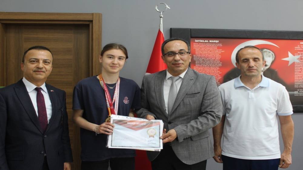 Makedonya&rsquo;da altın madalya kazanan &ouml;ğrenciden T&uuml;rkiye şampiyonluğu
