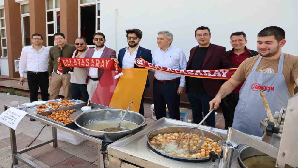 Aydın&rsquo;da Galatasaraylı avukatlar, şampiyonluk lokması d&ouml;kt&uuml;rd&uuml;
