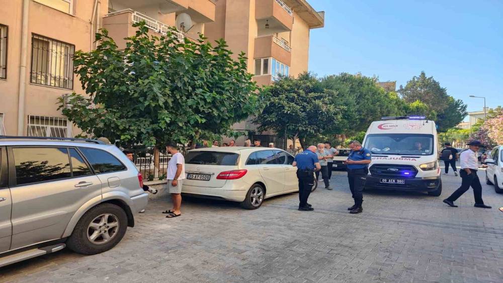 Kuşadası&rsquo;nda 5. kattan d&uuml;şen yaşlı adam yaşamını yitirdi
