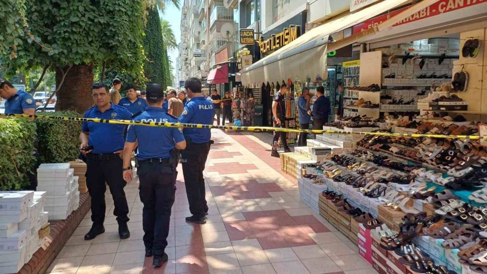 İş yerinde silahla vurulan esnaf hayatını kaybetti
